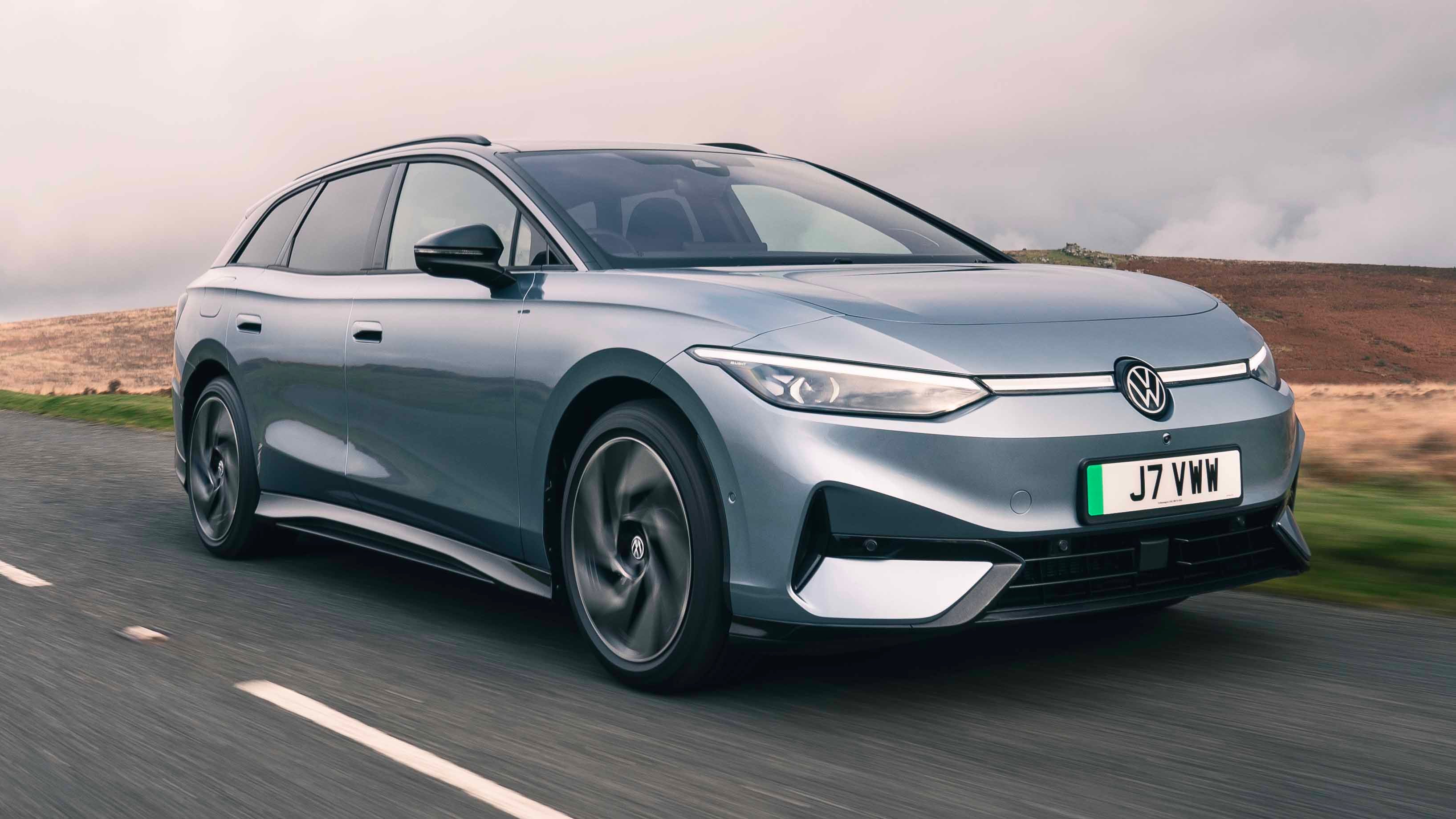 Volkswagen ID.7 Tourer driving