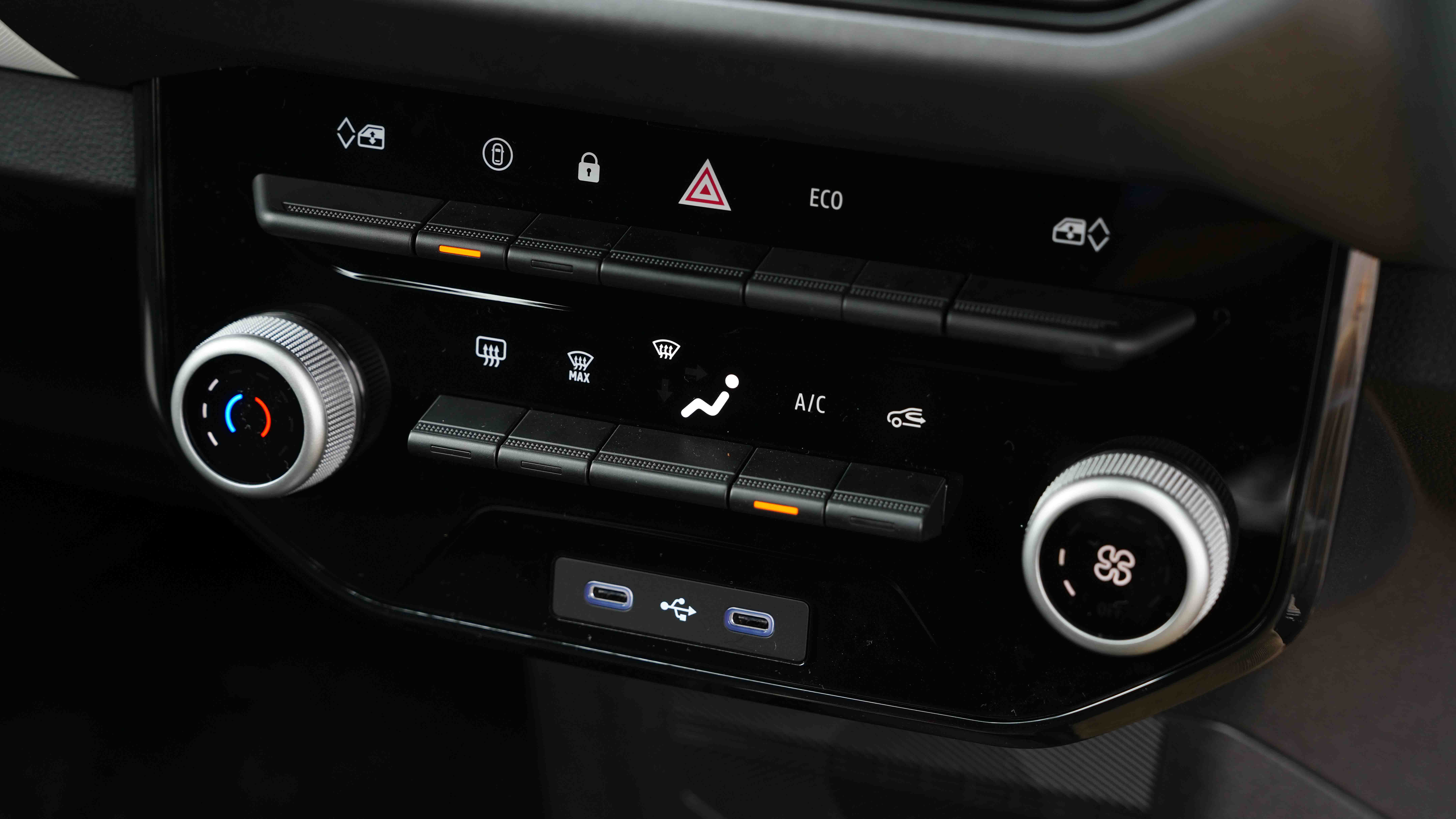Dacia Spring air con controls