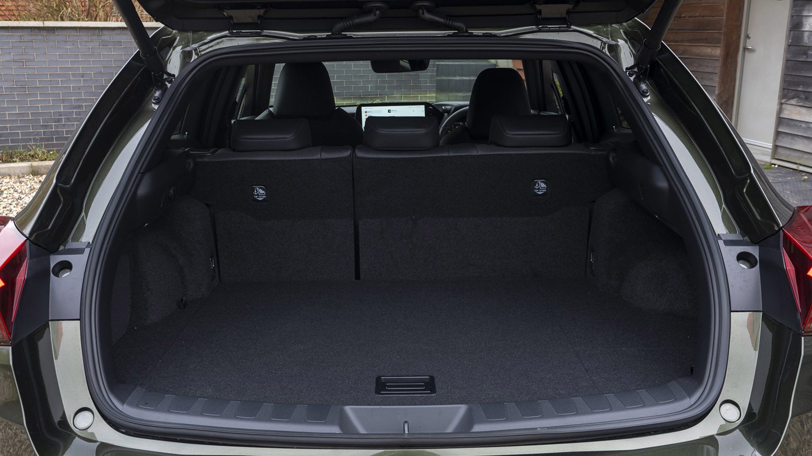 Lexus UX review boot space
