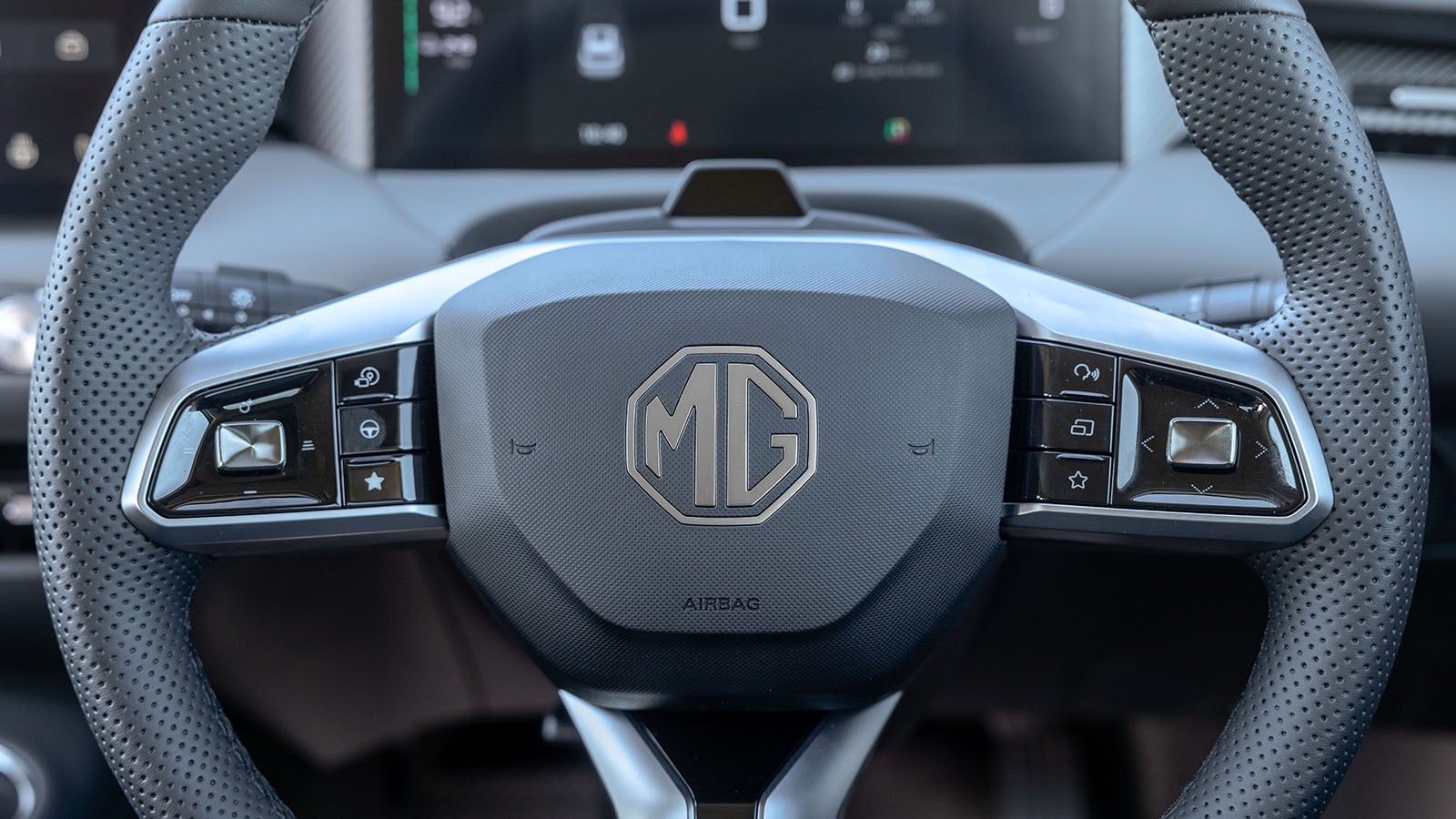 MGS5 EV review steering wheel