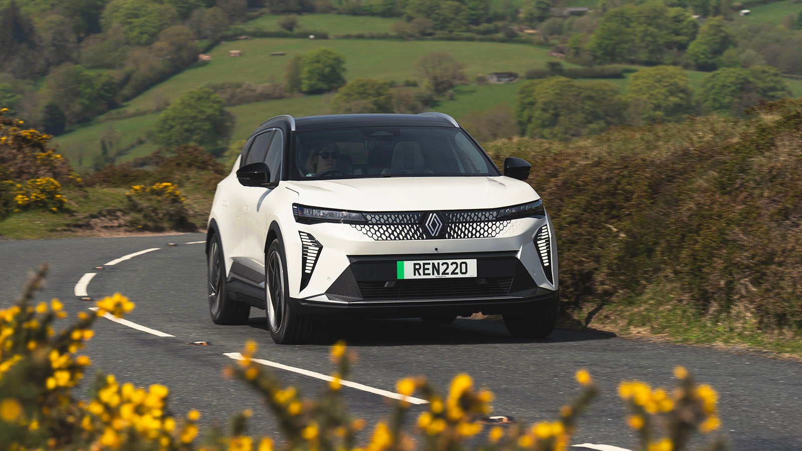 Renault Scenic E-Tech in white, front driving